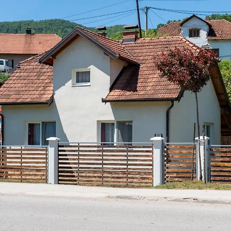 Casa de Férias Family With Ac In - Kuca Sa Klimom Sekovici